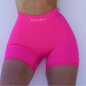 NATURYL - THE V CUT SHORTS